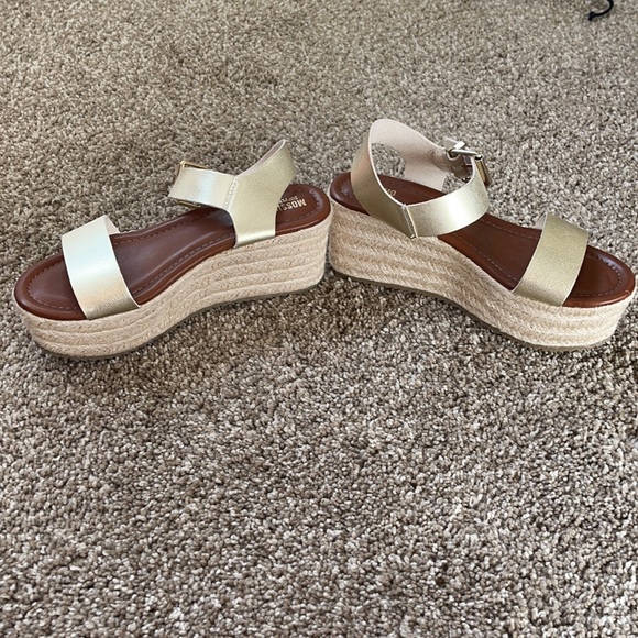 Sandals - Picture 3 of 3